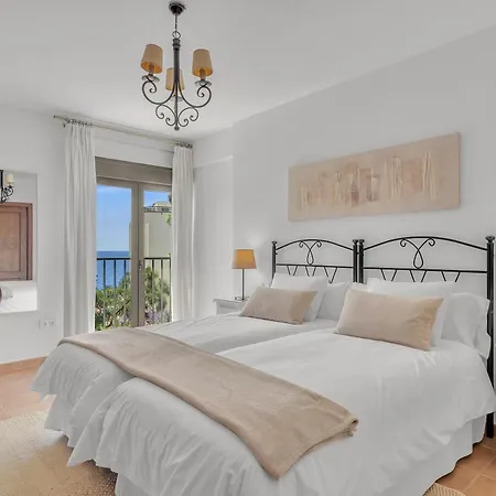 Polo 5d Jacaranda * Marbella